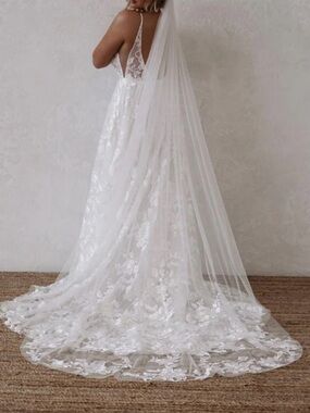 Made With Love Elle Lace Appliqué Long Veil